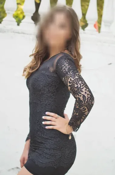 Alexandra, 28