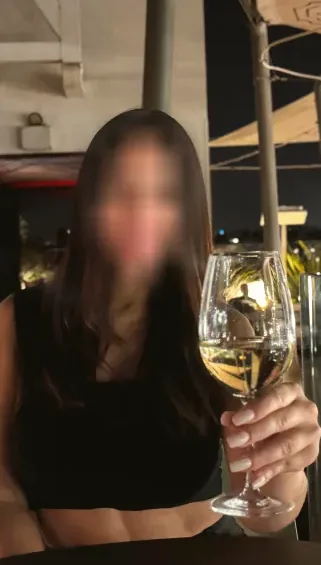 Clara, 40