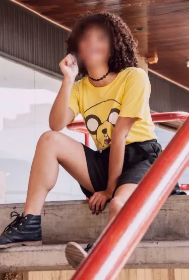 Elif, 28