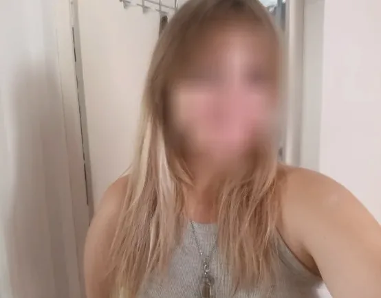 Emina, 20