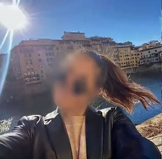Isabella, 27