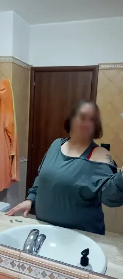 Ivana, 38