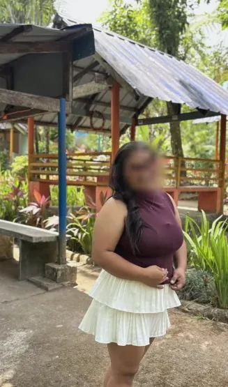 Manuela, 25