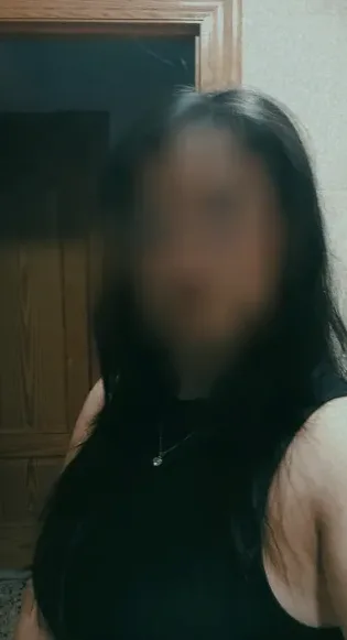 Mia, 24