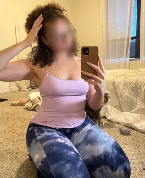 Nadine, 32
