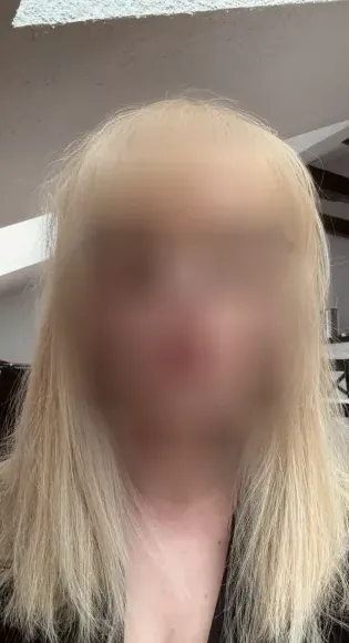 Sabrina, 27